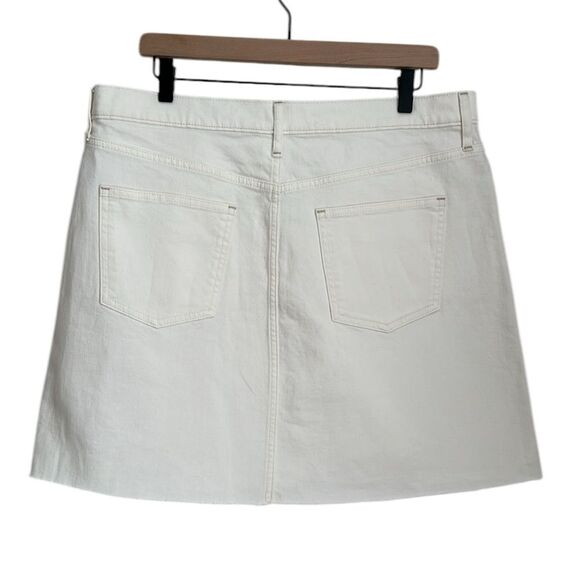 NWT GAP Women’s Rigid Denim A Line Button Fly Mini Skirt Pockets Frayed Hem 14T - Picture 2 of 10
